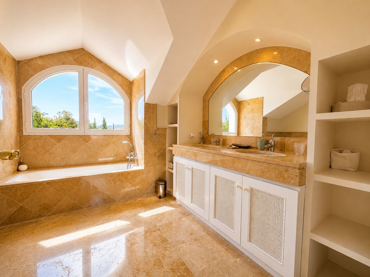 3 Bed Apartment for sale in Los Flamingos Costa Del Sol, Málaga, Spain
