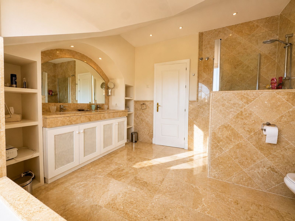 3 Bed Apartment for sale in Los Flamingos Costa Del Sol, Málaga, Spain