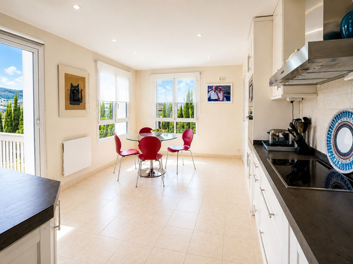 3 Bed Apartment for sale in Los Flamingos Costa Del Sol, Málaga, Spain