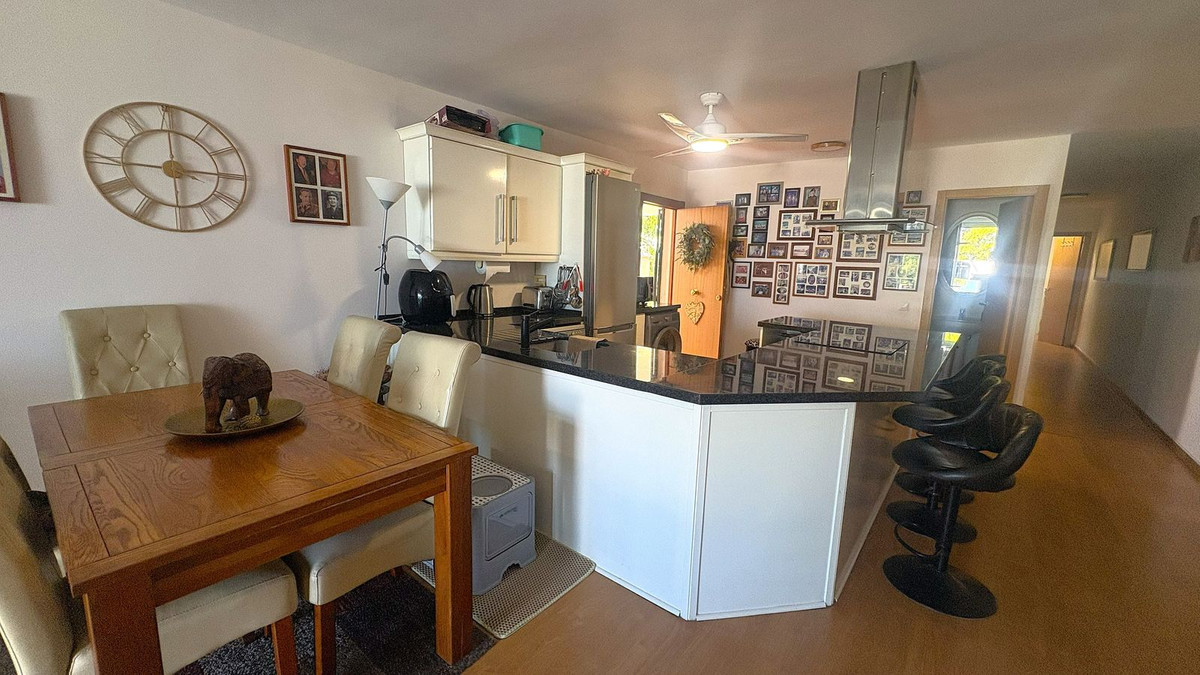 Se vende Apartamento Planta Media de 3 dormitorios en Costa Del Sol, Málaga, España