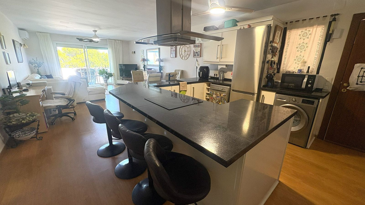 Se vende Apartamento Planta Media de 3 dormitorios en Costa Del Sol, Málaga, España