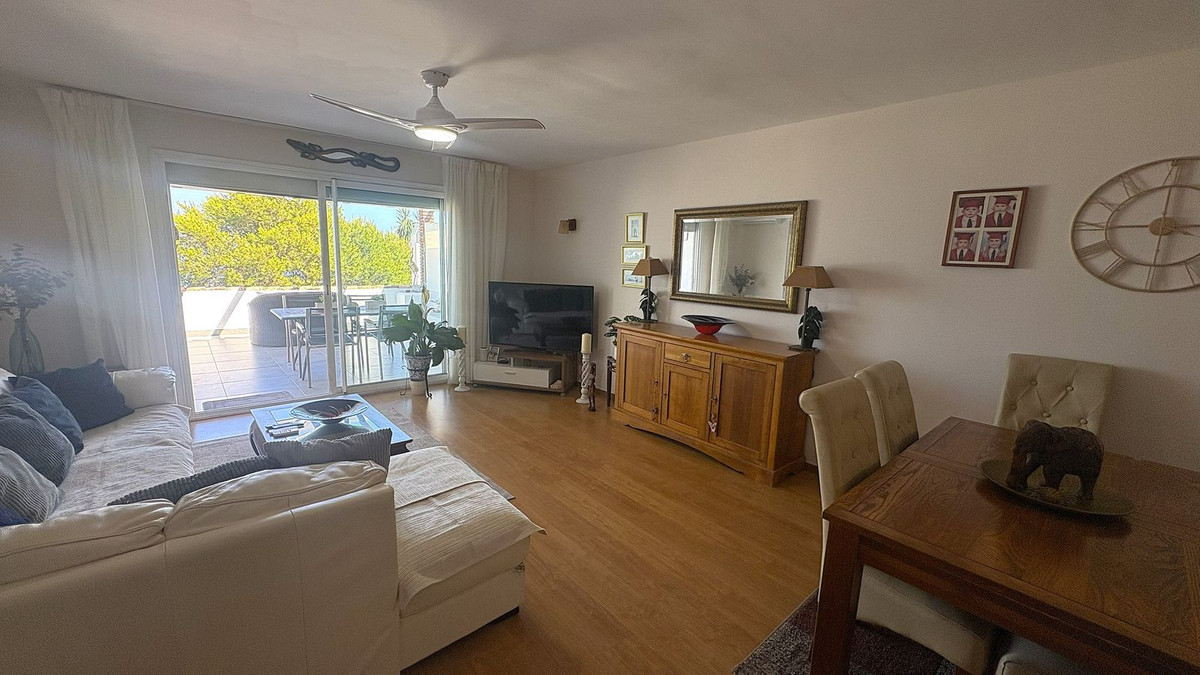 Se vende Apartamento Planta Media de 3 dormitorios en Costa Del Sol, Málaga, España