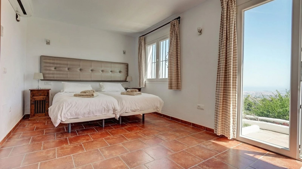 5 Bed Townhouse for sale in Mijas Costa Del Sol, Málaga, Spain