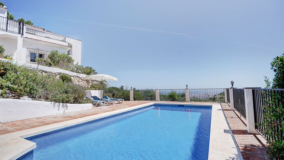 5 Bed Townhouse for sale in Mijas Costa Del Sol, Málaga, Spain