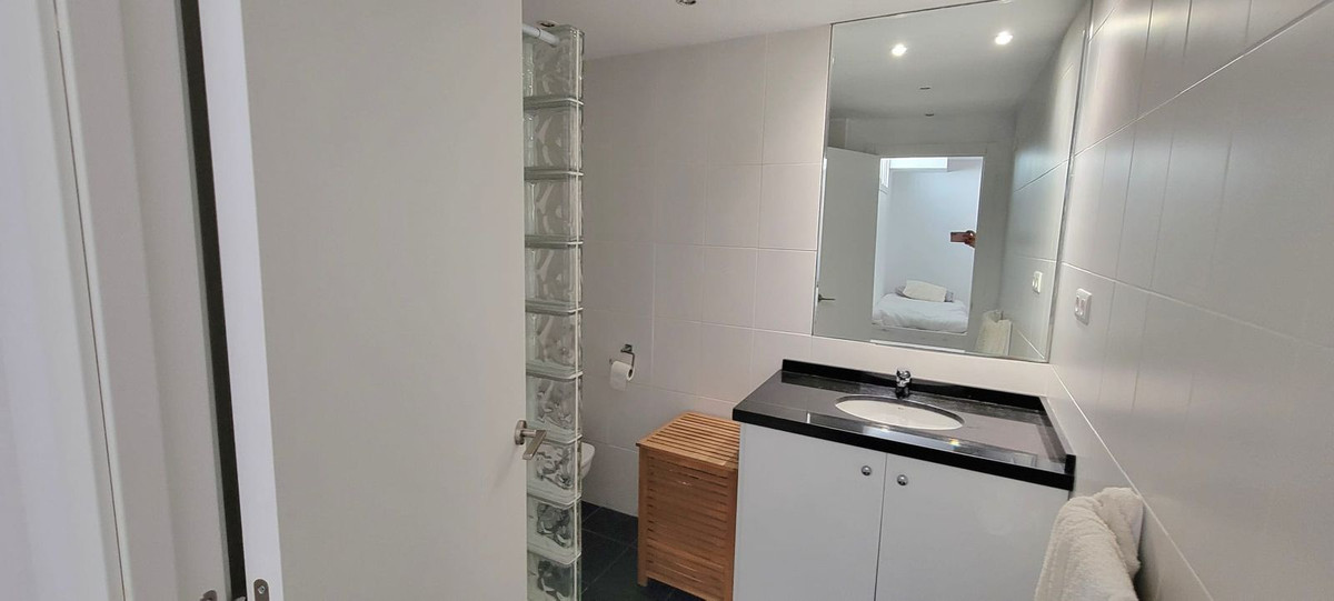 Se vende Villa - Chalet de 3 dormitorios en Costa Del Sol, Málaga, España