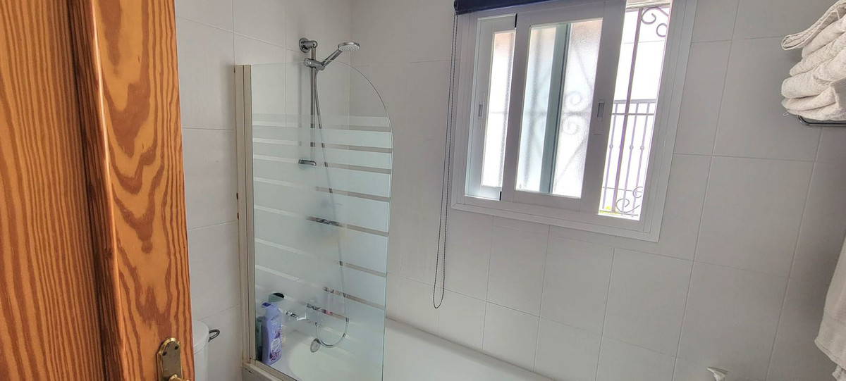 Se vende Villa - Chalet de 3 dormitorios en Costa Del Sol, Málaga, España