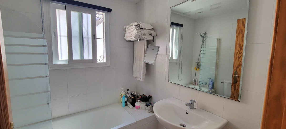 Se vende Villa - Chalet de 3 dormitorios en Costa Del Sol, Málaga, España