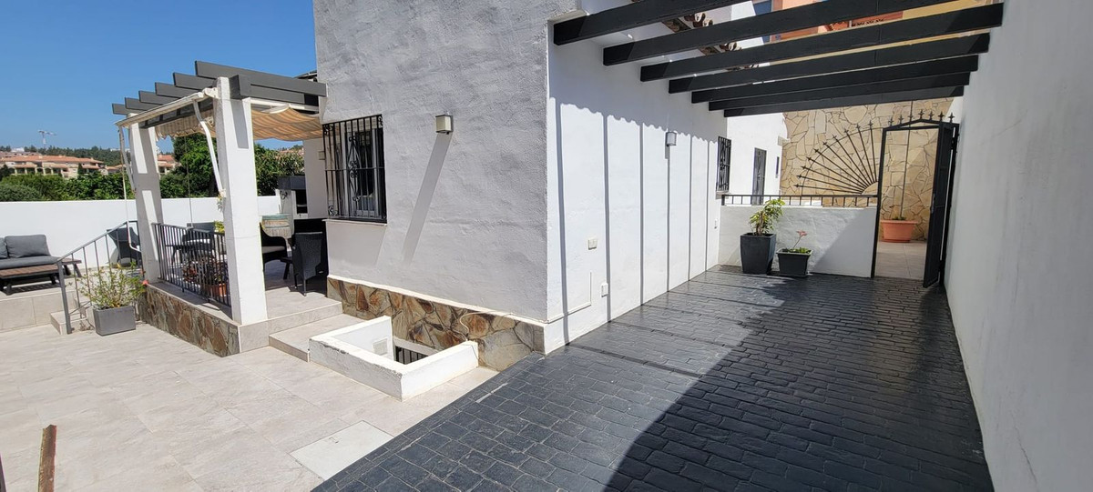 Se vende Villa - Chalet de 3 dormitorios en Costa Del Sol, Málaga, España