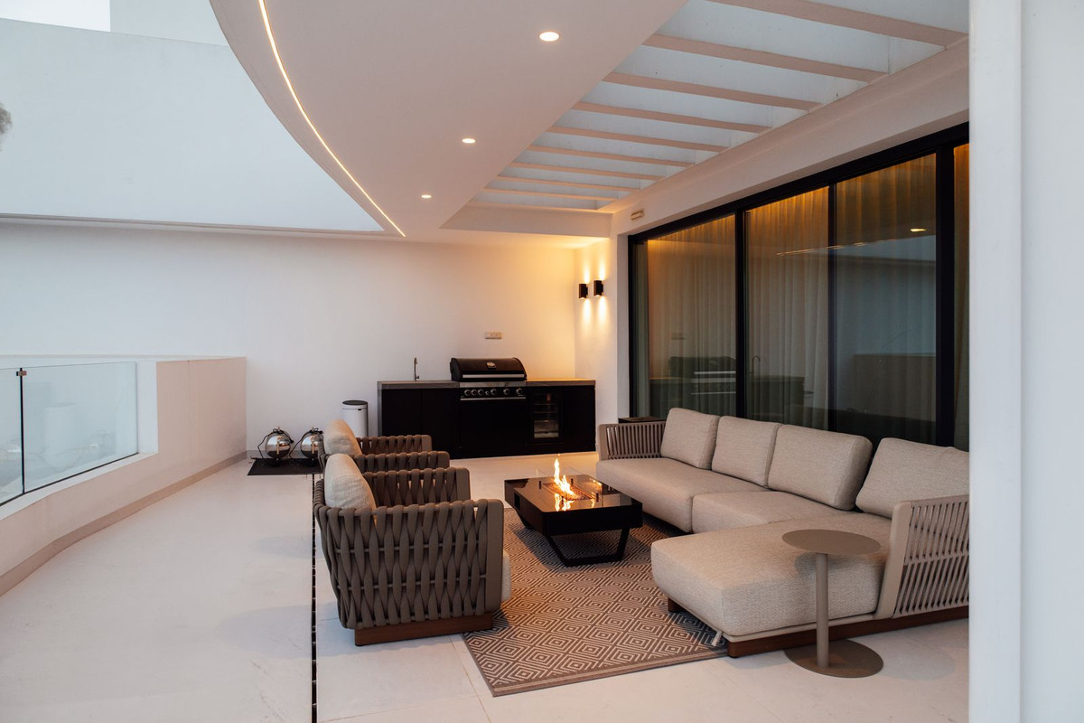 3 Bed Apartment for sale in Marbella Costa Del Sol, Málaga, Spain