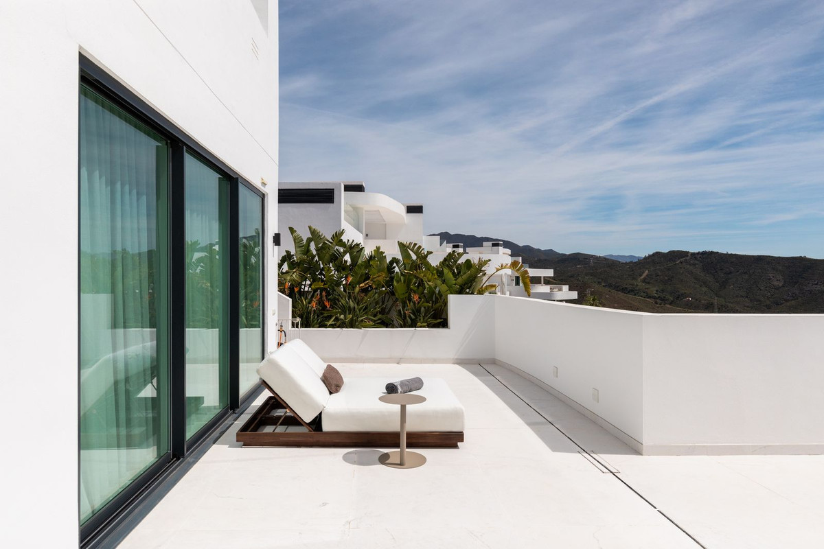 3 Bed Apartment for sale in Marbella Costa Del Sol, Málaga, Spain