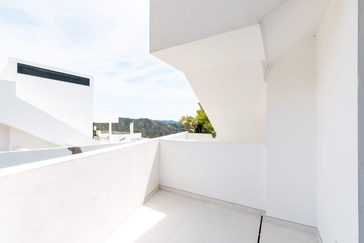 3 Bed Apartment for sale in Marbella Costa Del Sol, Málaga, Spain