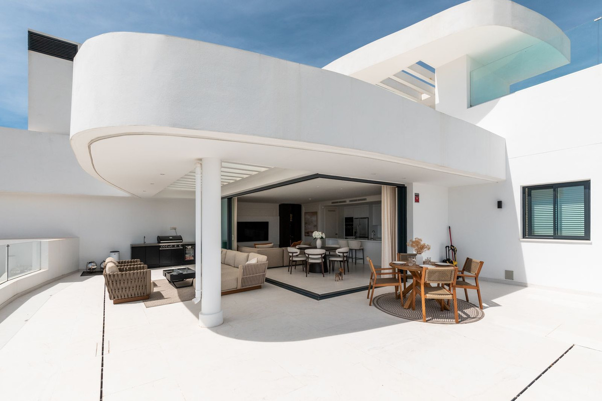 3 Bed Apartment for sale in Marbella Costa Del Sol, Málaga, Spain