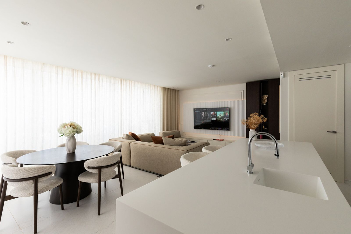 3 Bed Apartment for sale in Marbella Costa Del Sol, Málaga, Spain