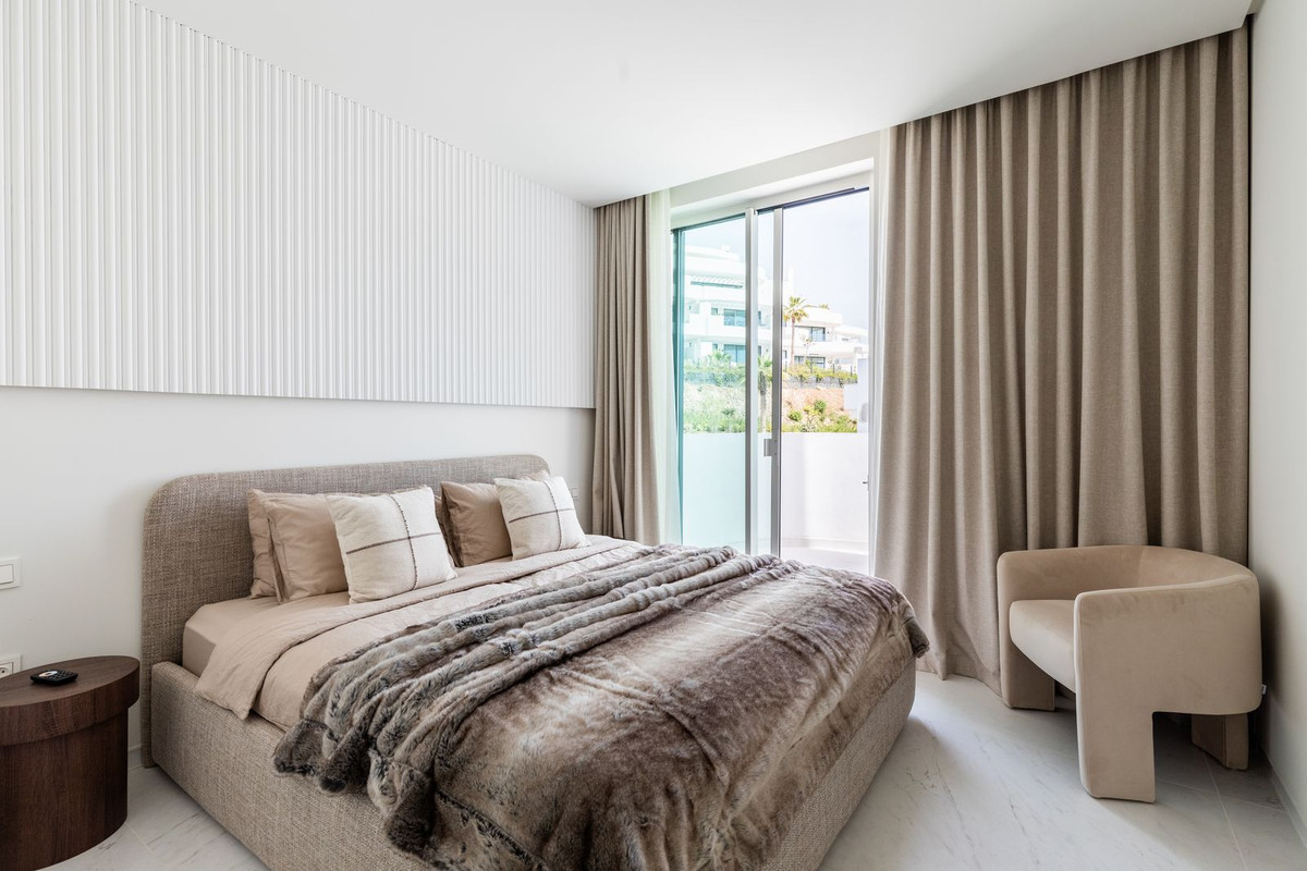 3 Bed Apartment for sale in Marbella Costa Del Sol, Málaga, Spain