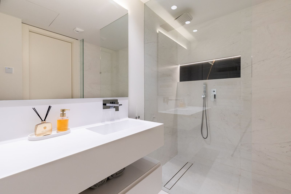 3 Bed Apartment for sale in Marbella Costa Del Sol, Málaga, Spain