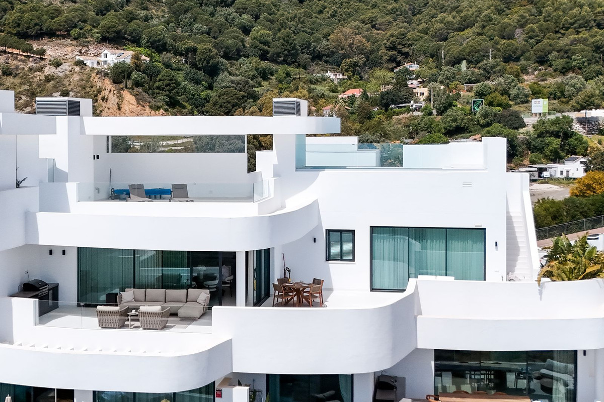 3 Bed Apartment for sale in Marbella Costa Del Sol, Málaga, Spain