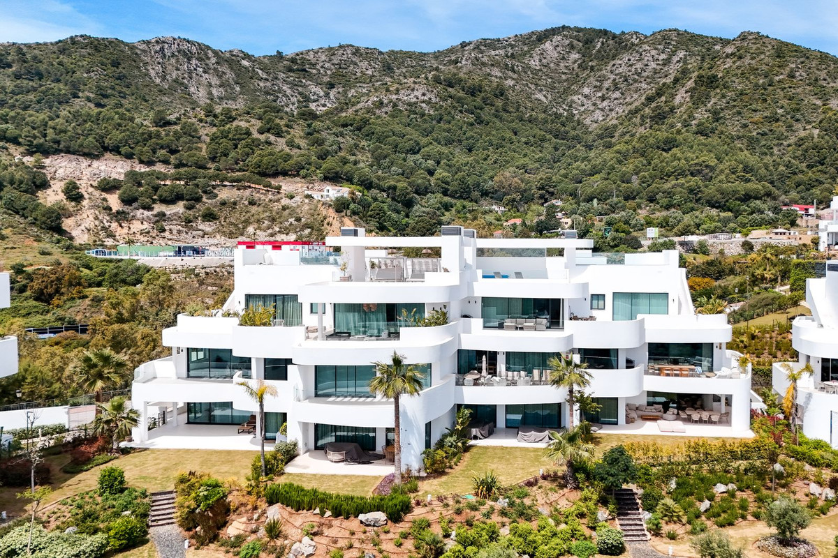 3 Bed Apartment for sale in Marbella Costa Del Sol, Málaga, Spain