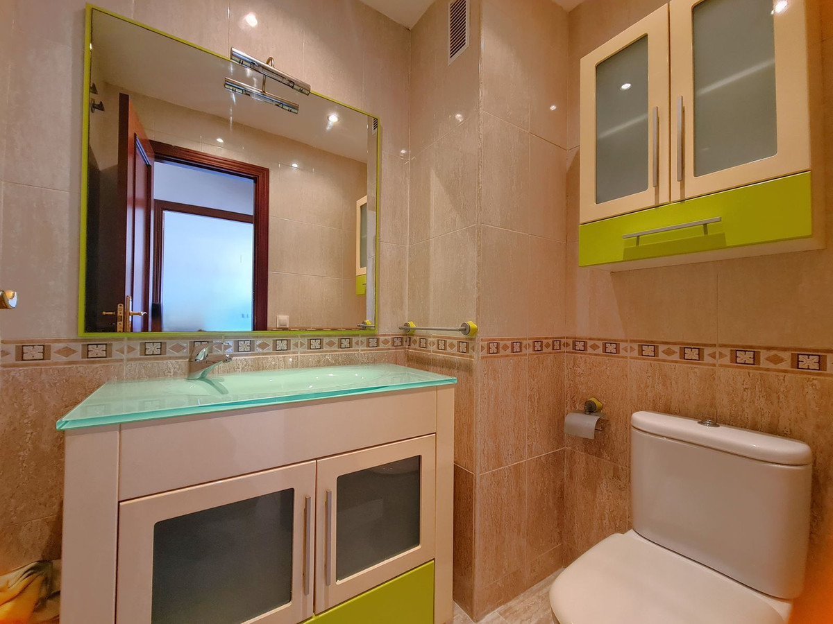 Se vende Apartamento Planta Media de 2 dormitorios en Costa Del Sol, Málaga, España