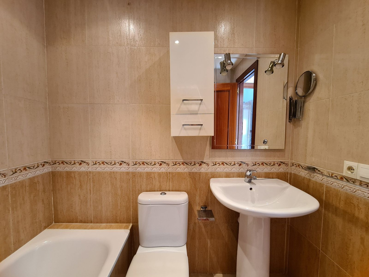 Se vende Apartamento Planta Media de 2 dormitorios en Costa Del Sol, Málaga, España