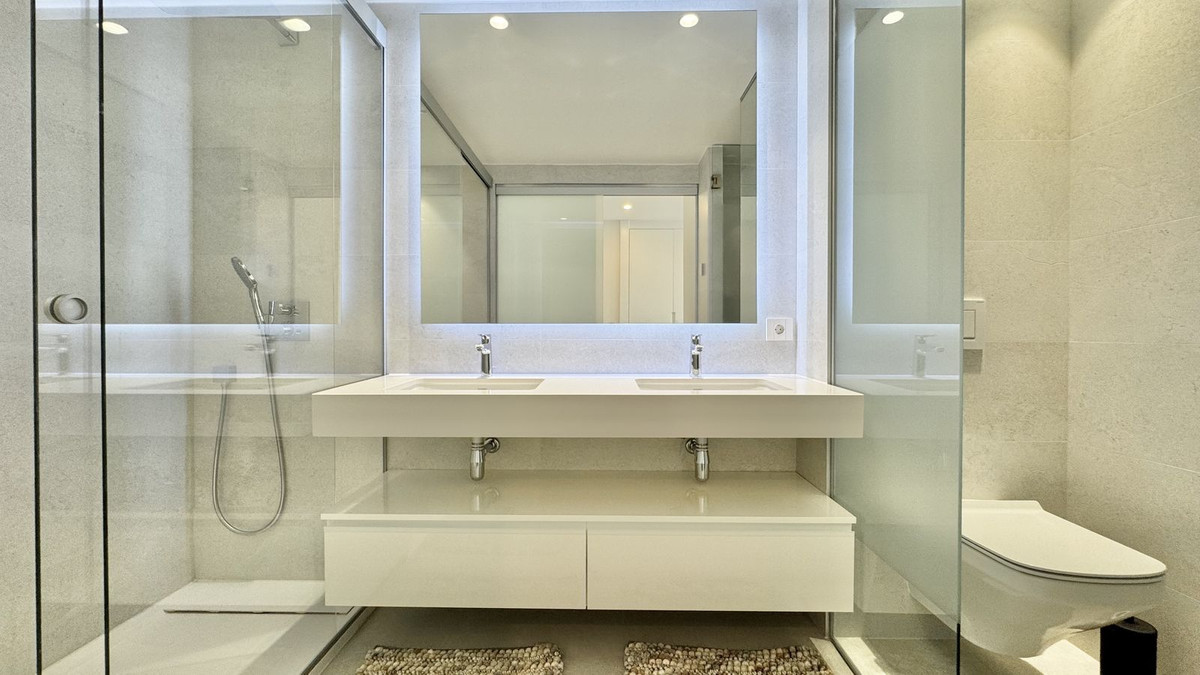 3 Bed Apartment for sale in Selwo Costa Del Sol, Málaga, Spain