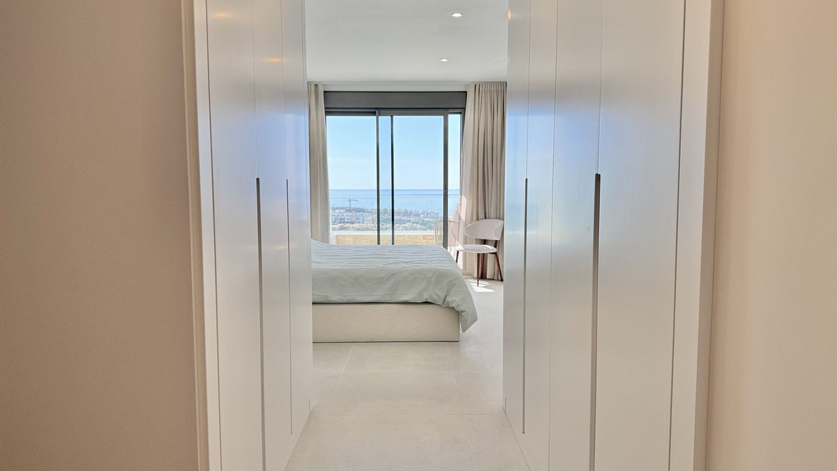 3 Bed Apartment for sale in Selwo Costa Del Sol, Málaga, Spain