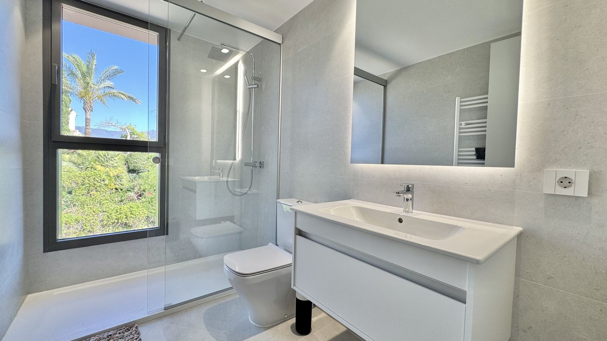 3 Bed Apartment for sale in Selwo Costa Del Sol, Málaga, Spain