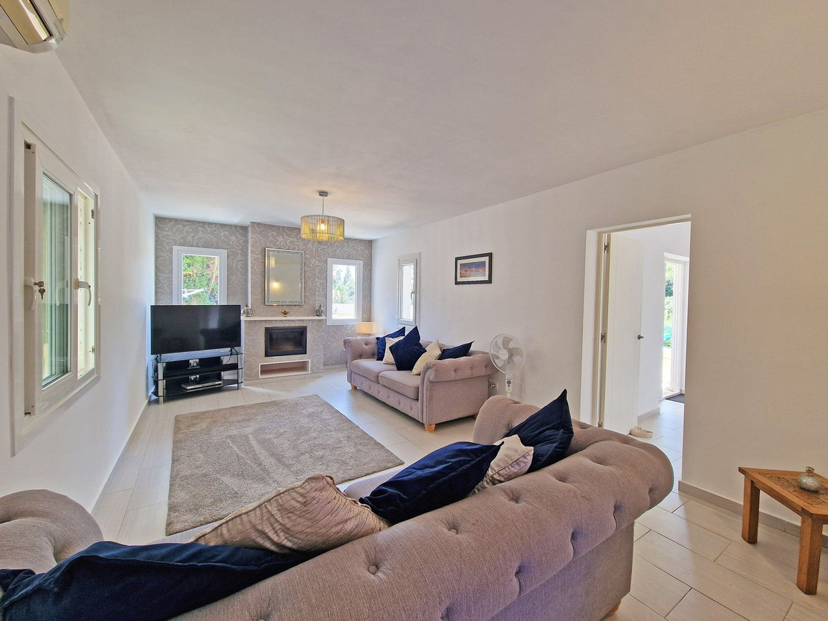 2 Bed Townhouse for sale in Calahonda Costa Del Sol, Málaga, Spain