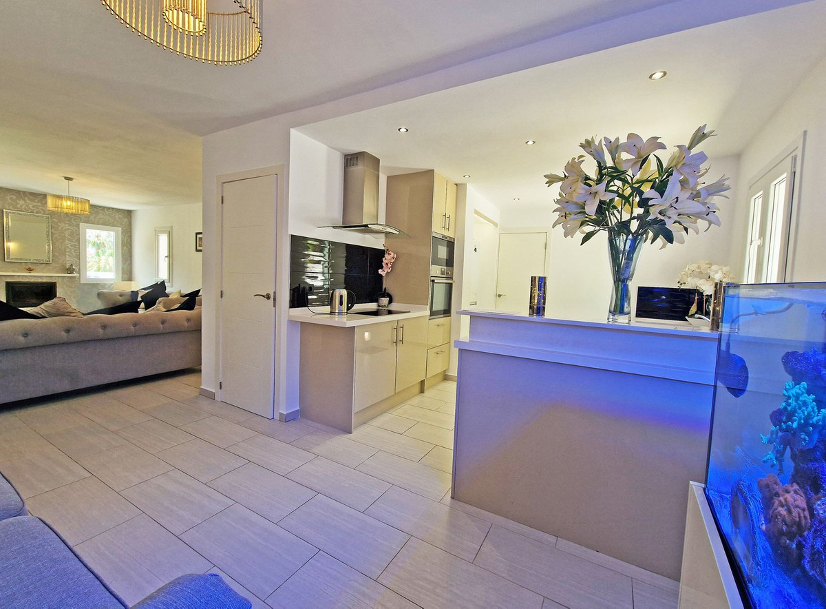 2 Bed Townhouse for sale in Calahonda Costa Del Sol, Málaga, Spain