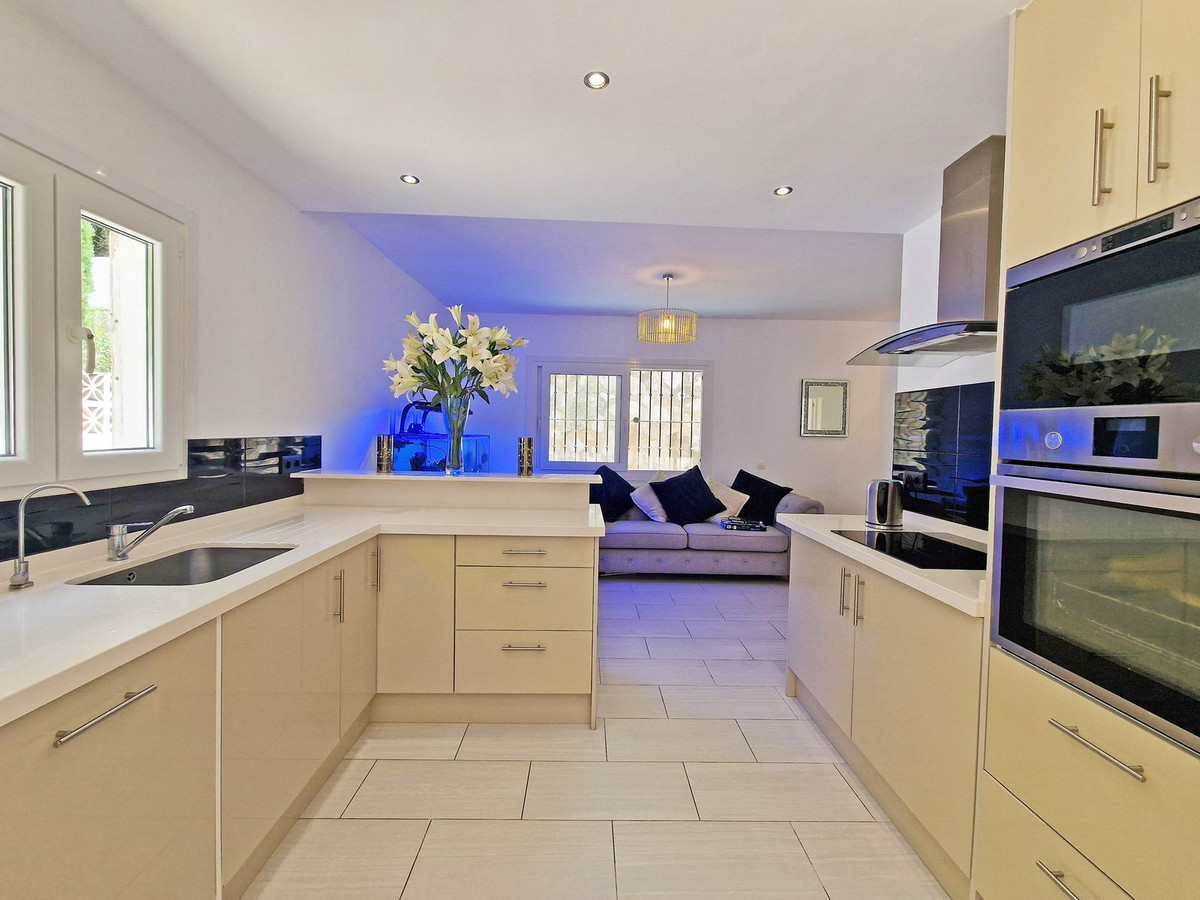 2 Bed Townhouse for sale in Calahonda Costa Del Sol, Málaga, Spain