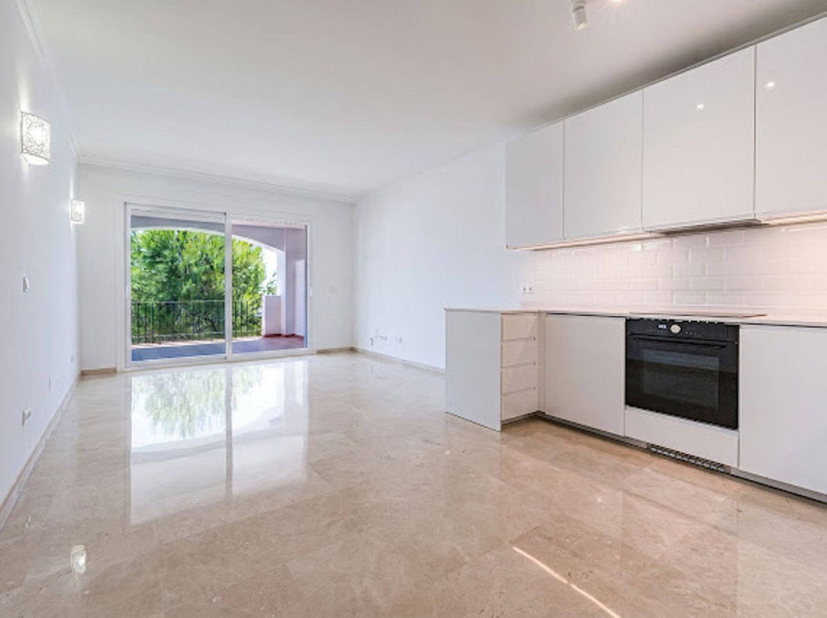 3 Bed Apartment for sale in La Quinta Costa Del Sol, Málaga, Spain