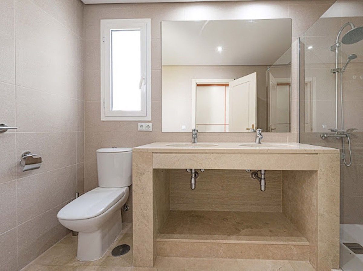 3 Bed Apartment for sale in La Quinta Costa Del Sol, Málaga, Spain