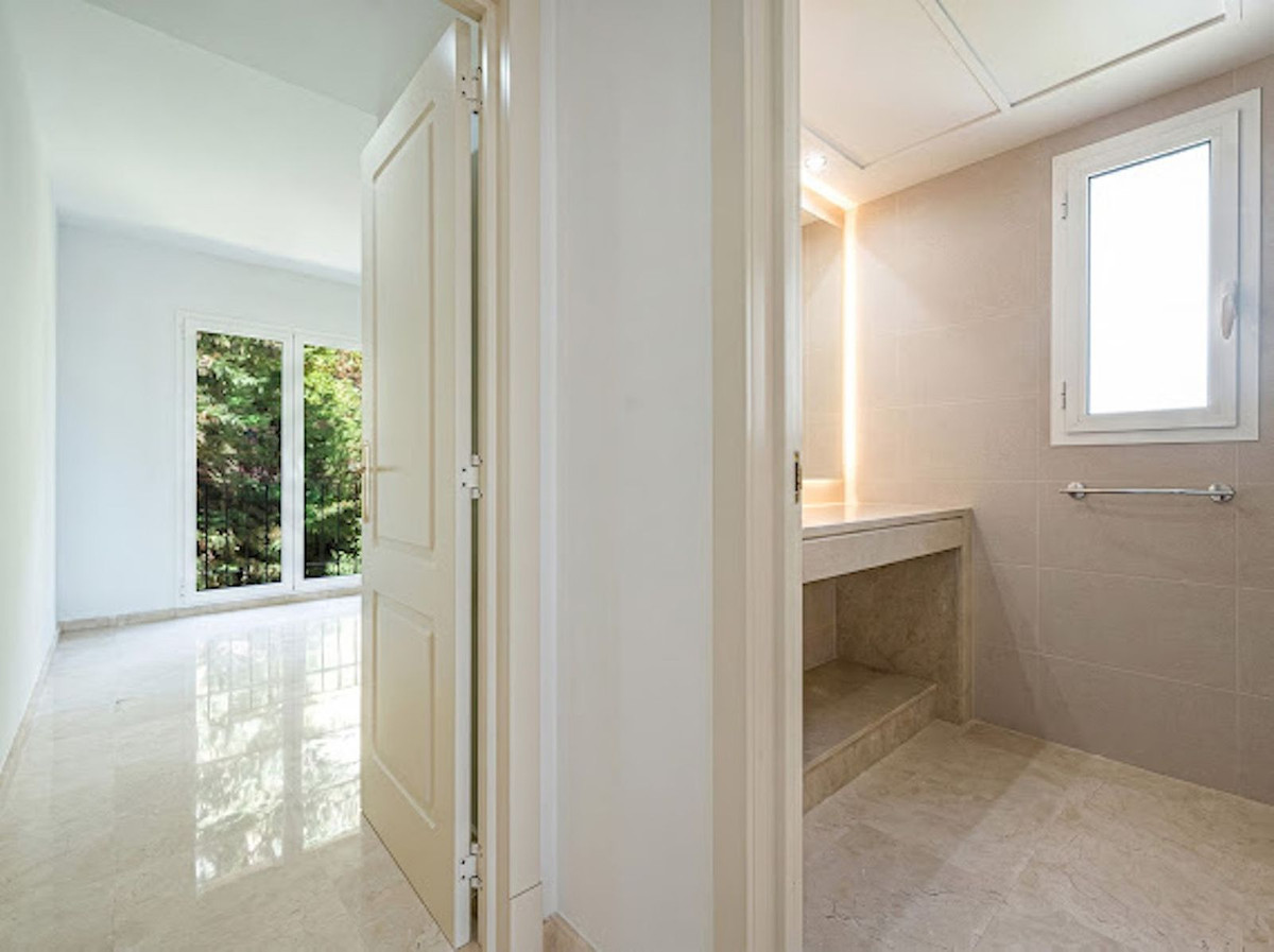 3 Bed Apartment for sale in La Quinta Costa Del Sol, Málaga, Spain