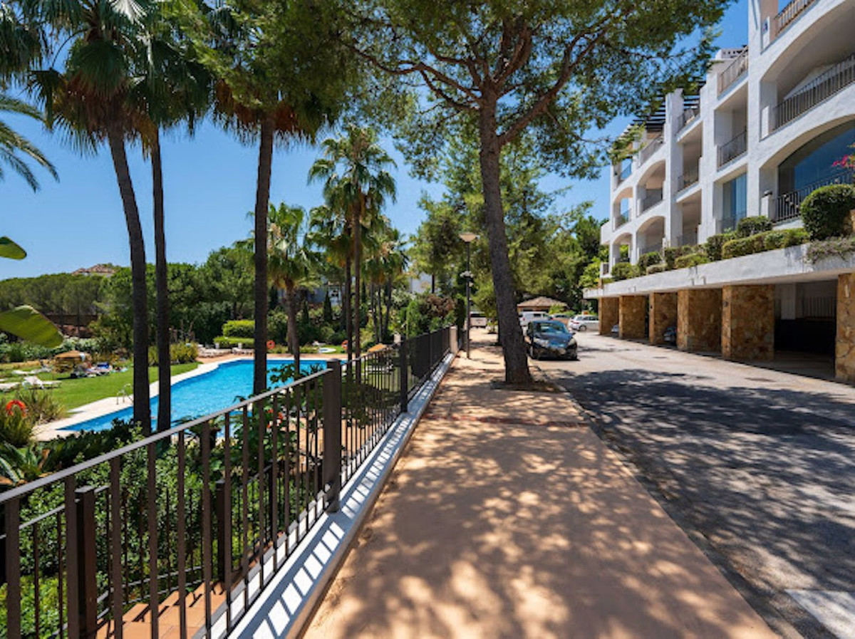 3 Bed Apartment for sale in La Quinta Costa Del Sol, Málaga, Spain