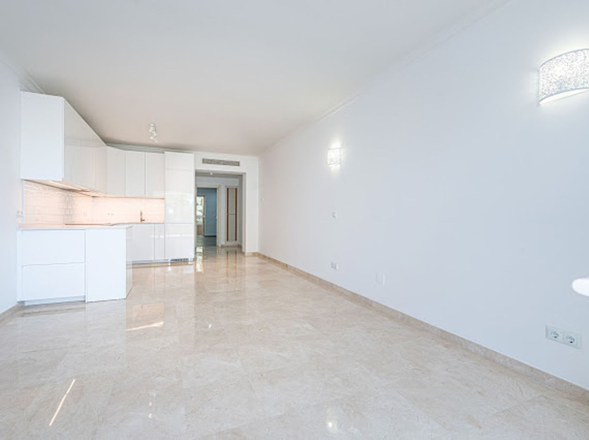 3 Bed Apartment for sale in La Quinta Costa Del Sol, Málaga, Spain