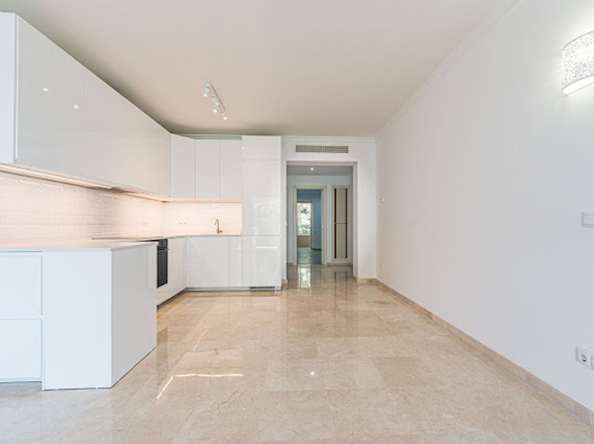3 Bed Apartment for sale in La Quinta Costa Del Sol, Málaga, Spain