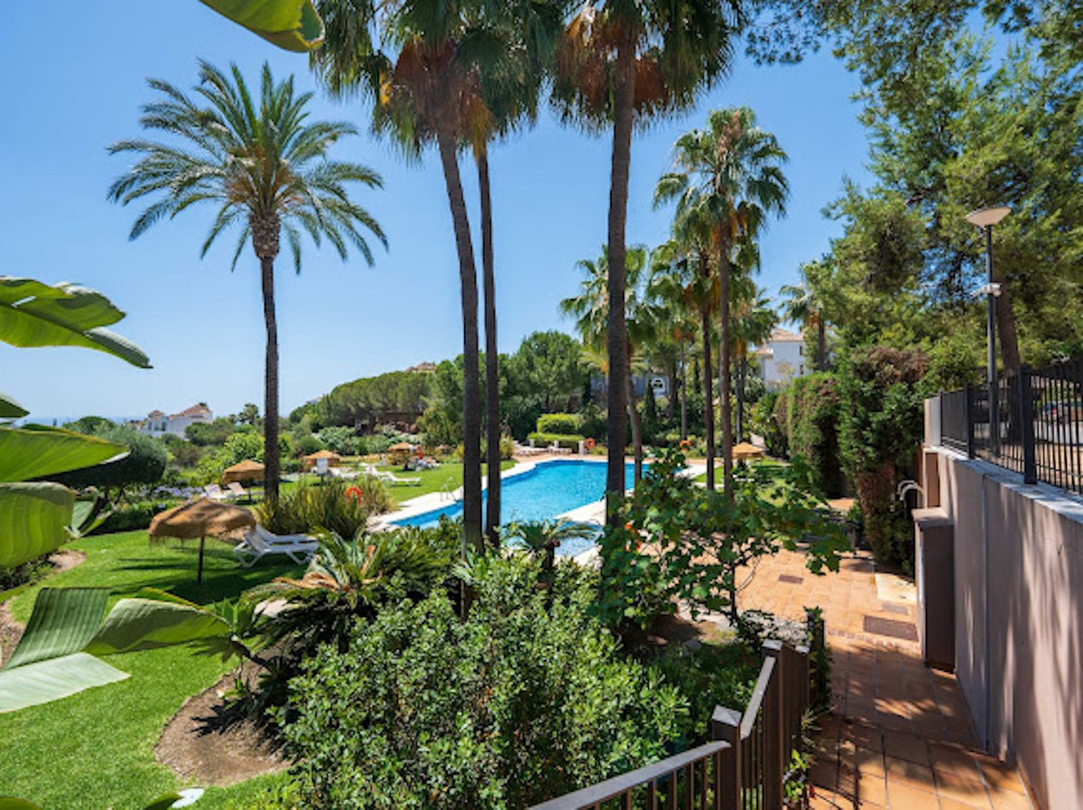 3 Bed Apartment for sale in La Quinta Costa Del Sol, Málaga, Spain