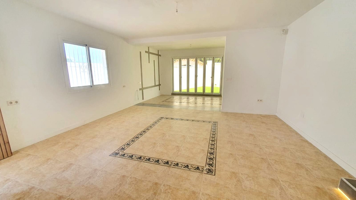 3 Bed Townhouse for sale in Fuengirola Costa Del Sol, Málaga, Spain