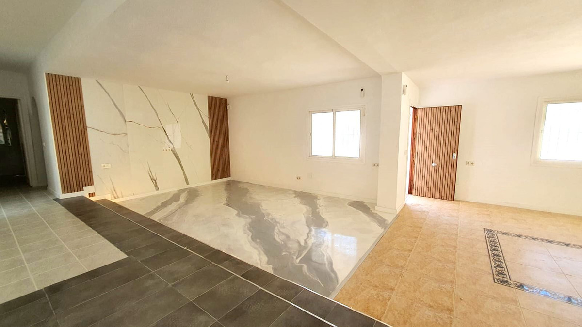 3 Bed Townhouse for sale in Fuengirola Costa Del Sol, Málaga, Spain