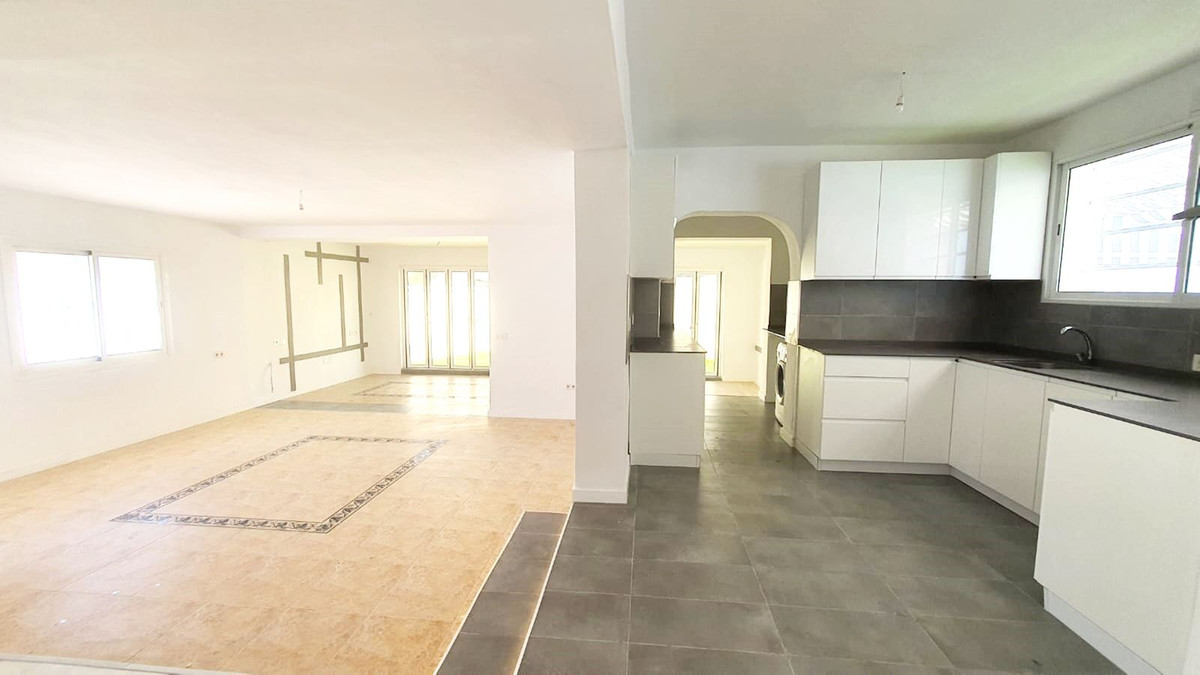 3 Bed Townhouse for sale in Fuengirola Costa Del Sol, Málaga, Spain