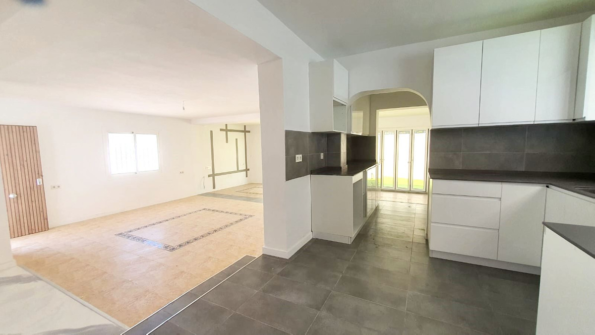 3 Bed Townhouse for sale in Fuengirola Costa Del Sol, Málaga, Spain