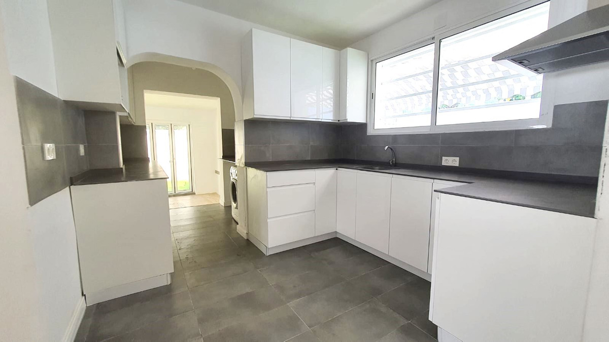 3 Bed Townhouse for sale in Fuengirola Costa Del Sol, Málaga, Spain