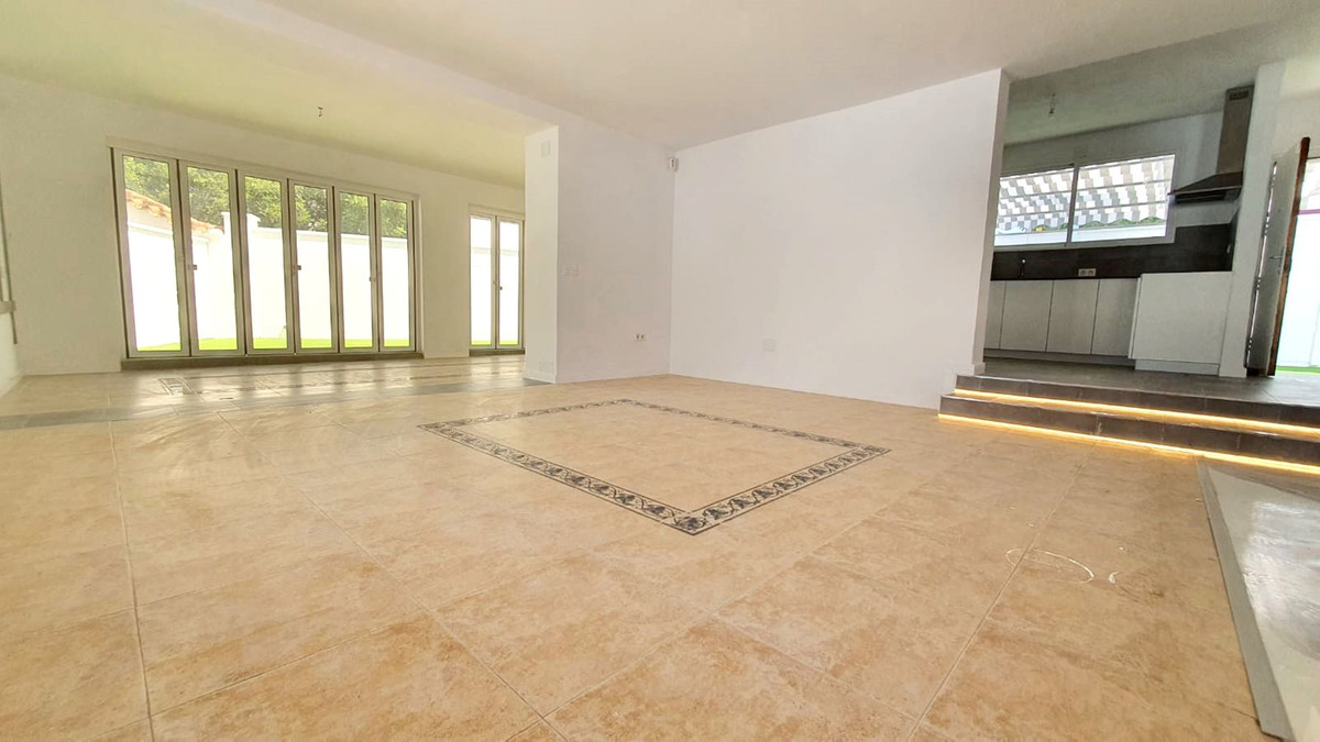 3 Bed Townhouse for sale in Fuengirola Costa Del Sol, Málaga, Spain