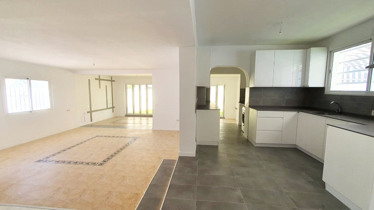 3 Bed Townhouse for sale in Fuengirola Costa Del Sol, Málaga, Spain