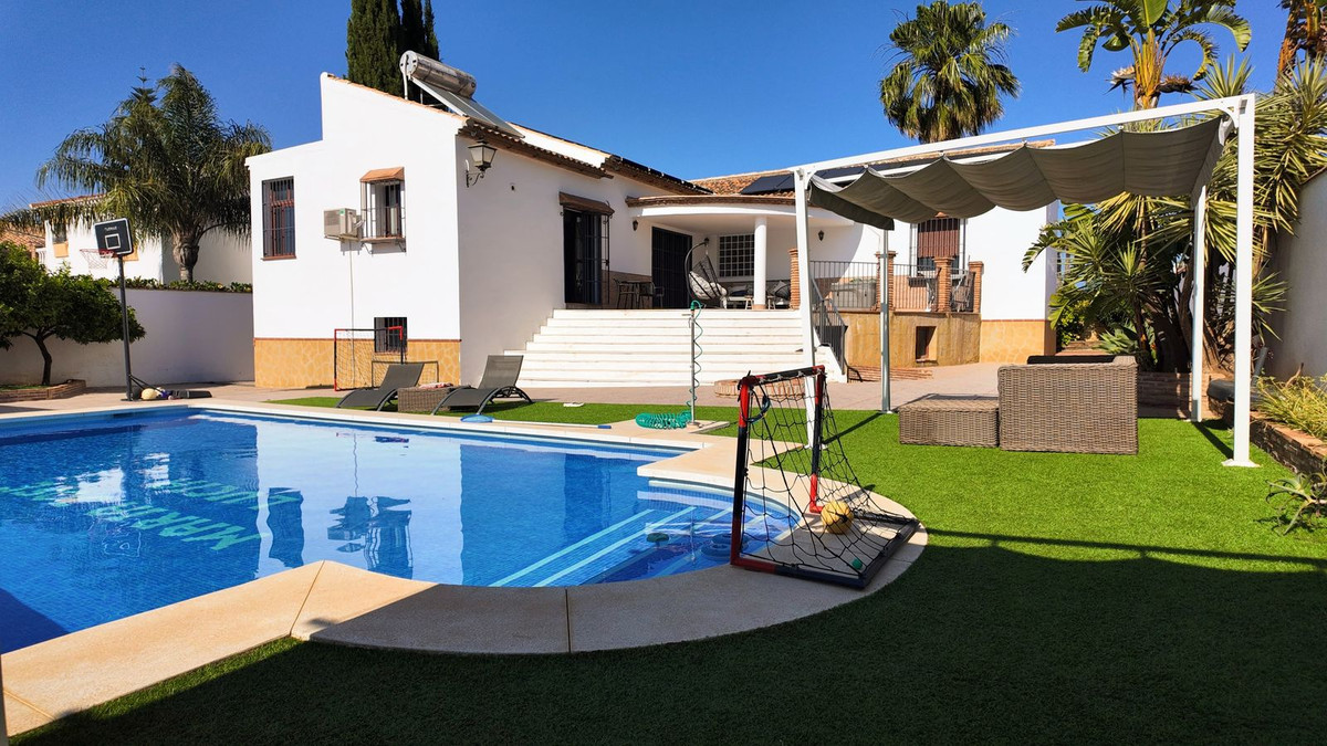 3 Bed Townhouse for sale in Alhaurín El Grande Costa Del Sol, Málaga, Spain
