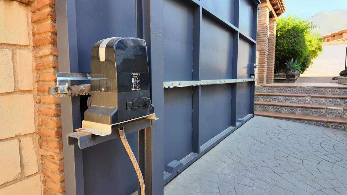3 Bed Townhouse for sale in Alhaurín El Grande Costa Del Sol, Málaga, Spain