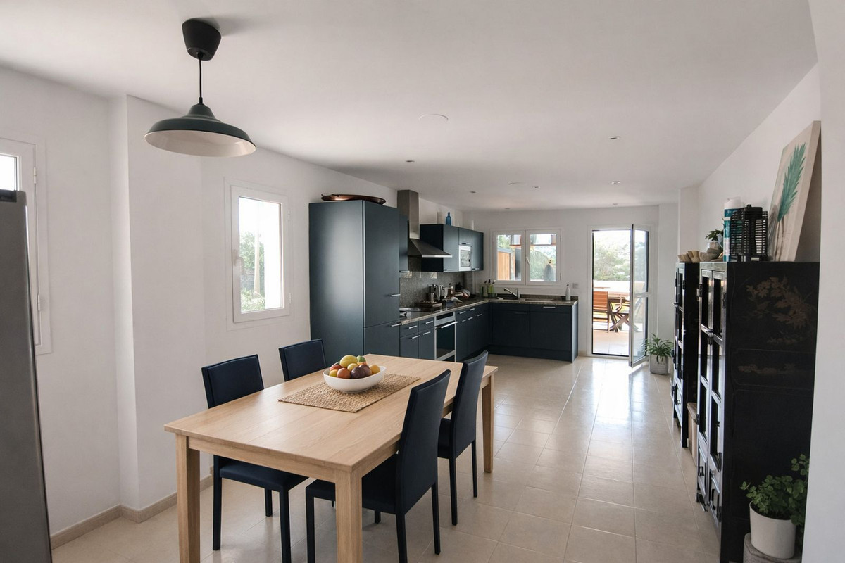 Se vende Apartamento Planta Baja de 3 dormitorios en Costa Del Sol, Cadiz, España