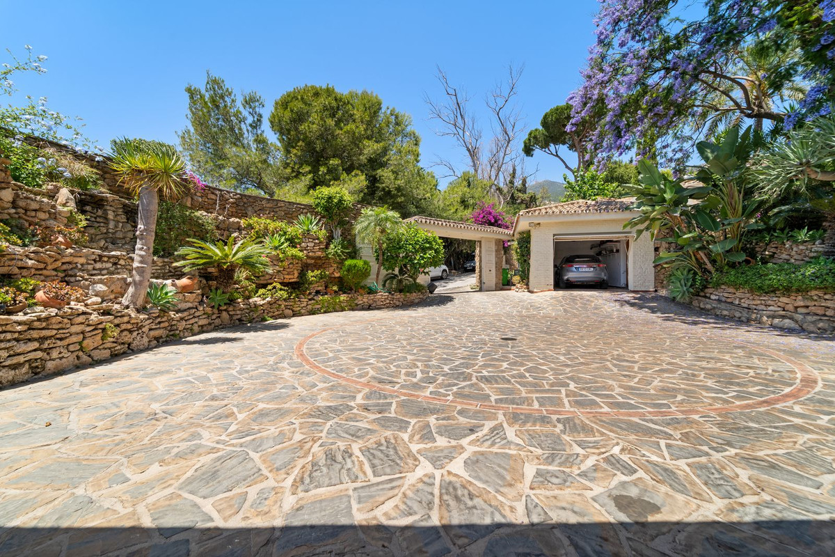 8 Bed Townhouse for sale in Benalmadena Costa Del Sol, Málaga, Spain