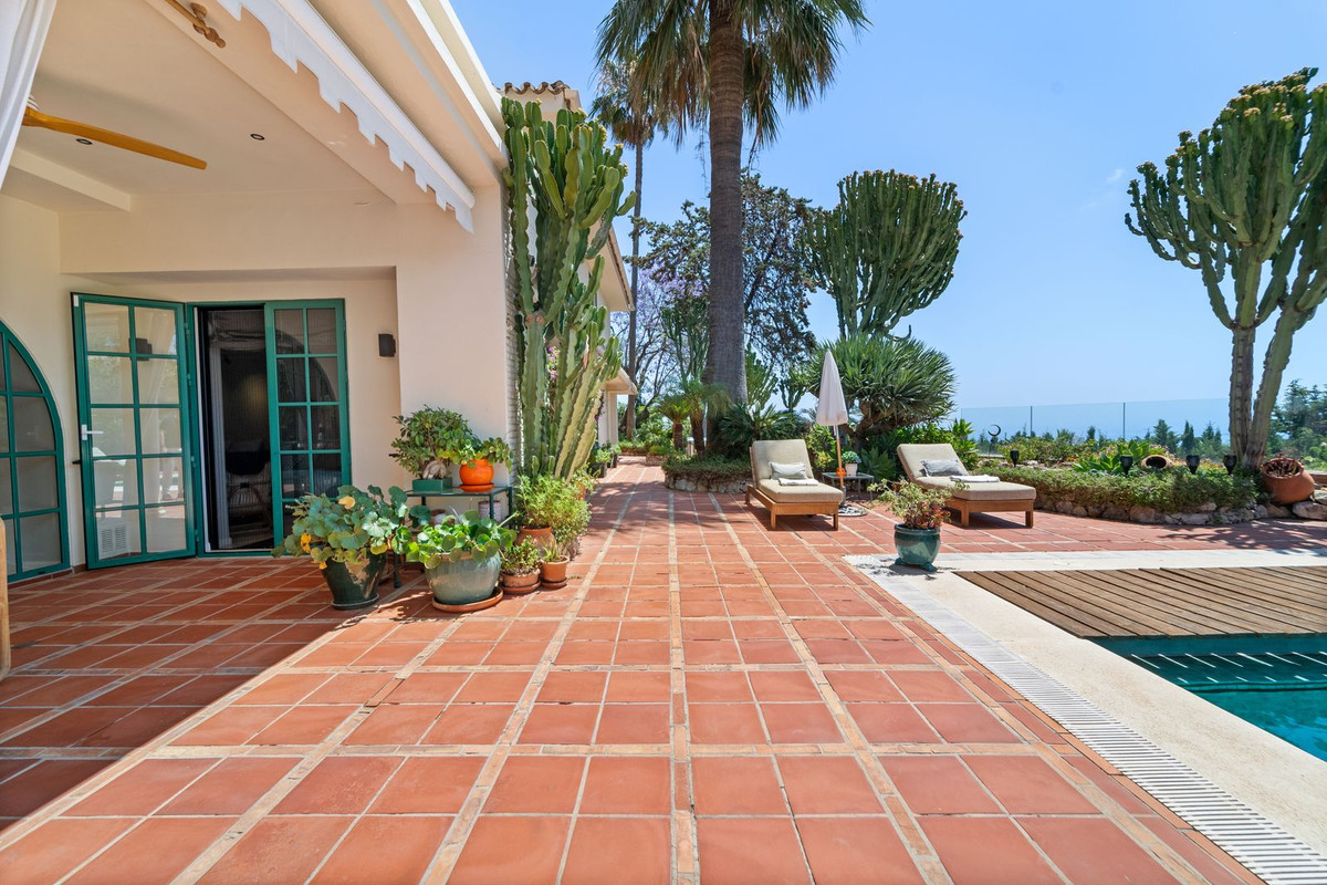 8 Bed Townhouse for sale in Benalmadena Costa Del Sol, Málaga, Spain