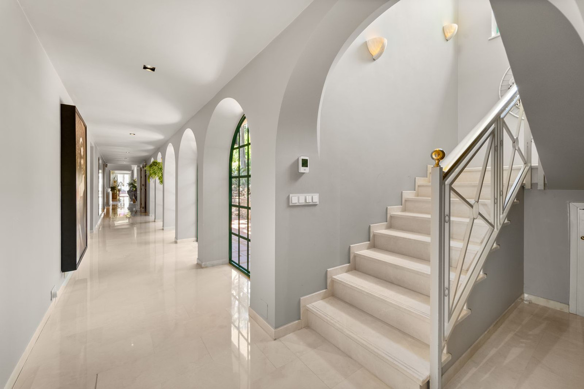 8 Bed Townhouse for sale in Benalmadena Costa Del Sol, Málaga, Spain