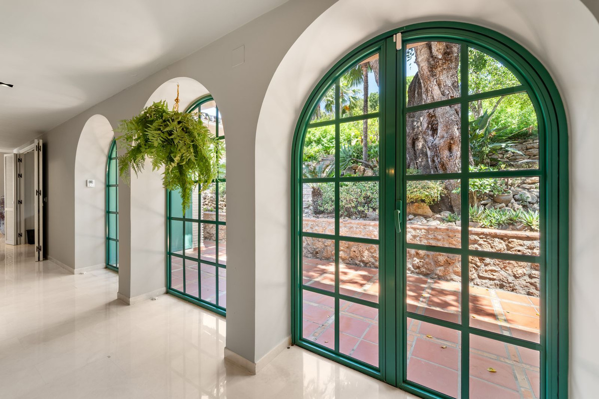 8 Bed Townhouse for sale in Benalmadena Costa Del Sol, Málaga, Spain